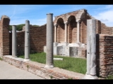 04610 ostia - regio i - insula xiv - domus di amore e psiche (i,xiv,5) - viridarium mit nymphaeum - bli ri nordosten.jpg